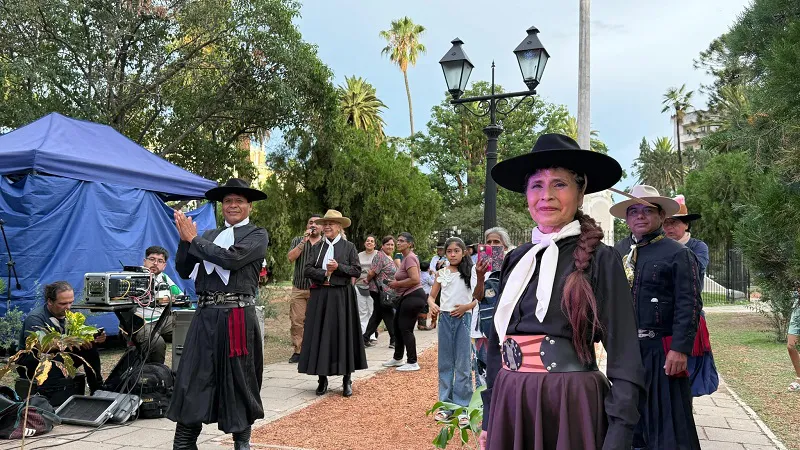 12desfile-herencia-artesanal-plaza-guemes-2048x1152