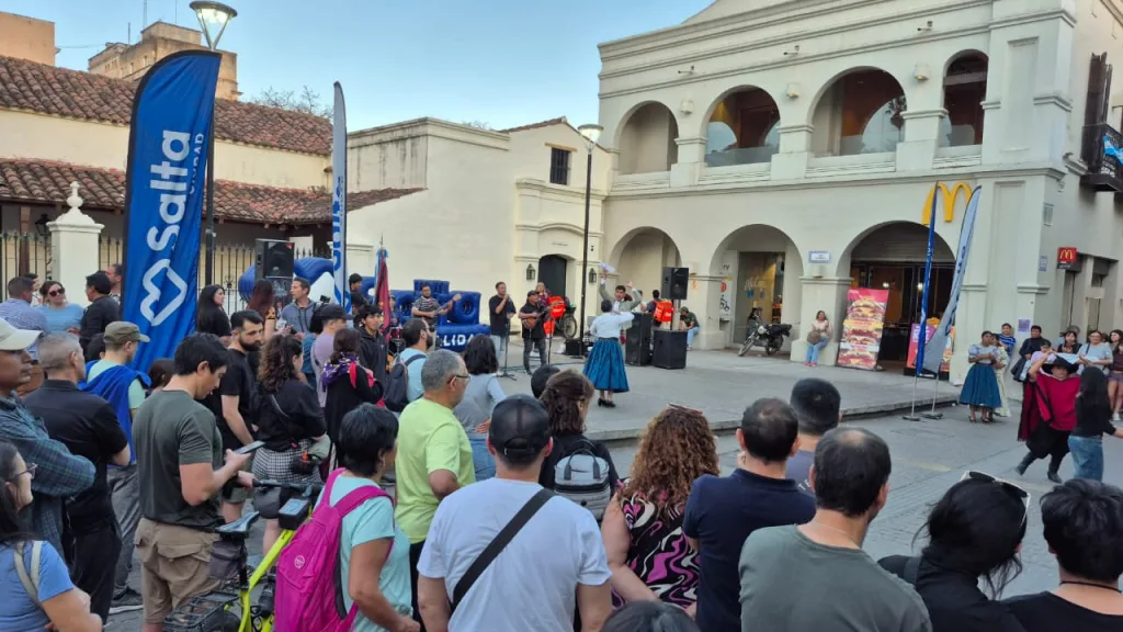 Salta Ciudad de las Peñas 01
