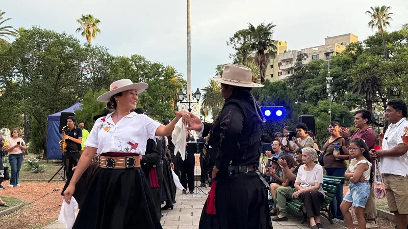 6desfile-herencia-artesanal-plaza-guemes-2048x1152